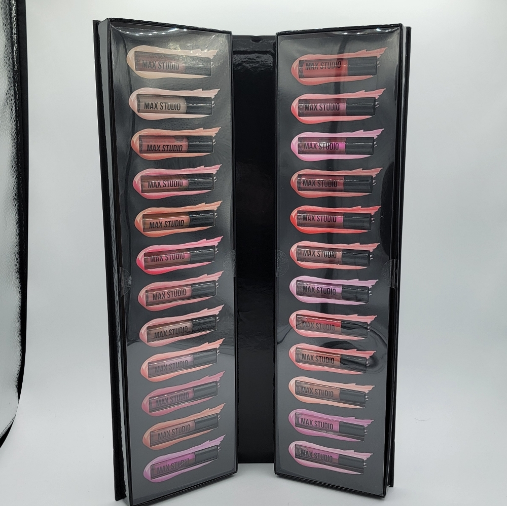 Max Studio Lip Oil Collection NWT #2749